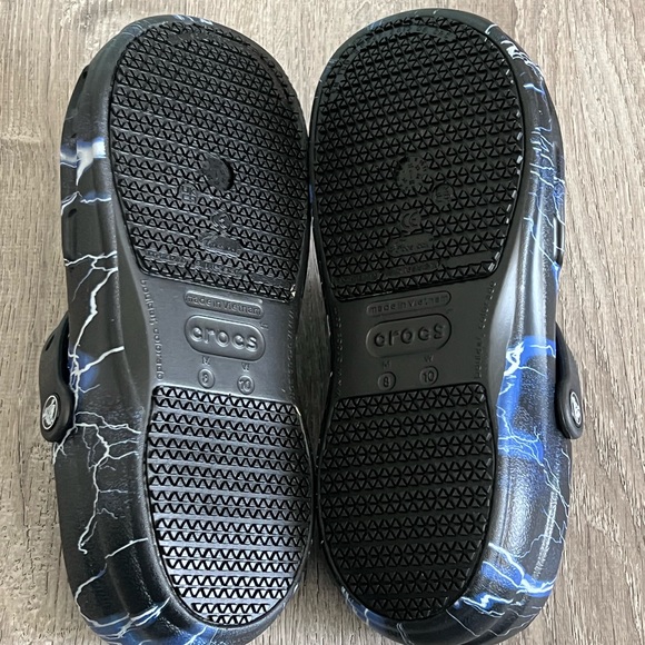 CROCS Bistro black blue Lightning Print Clogs in Black and Blue - Picture 6 of 6